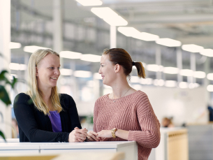 Employees in office 