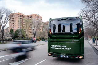 Bus with communication