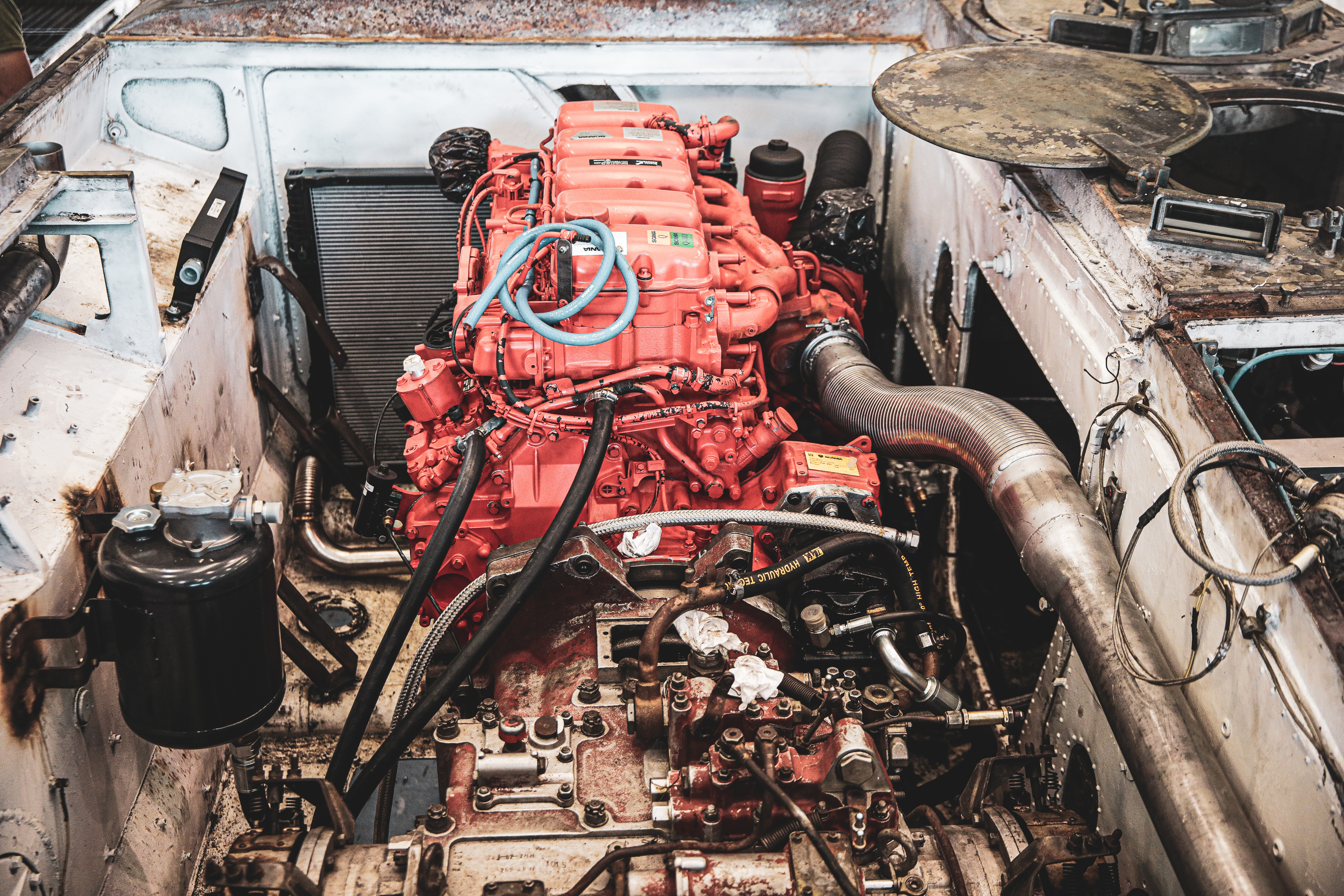 El ejército uruguayo repotenció seis Vehículos de Combate de Infantería (VCI) con motores Scania y, próximamente, sumará otras cuatro unidades.

Los nuevos motores Scania fueron elegidos por la optimización generada en las funciones del vehículo y la disponibilidad de repuestos. A partir de la repotenciación, los VCI disminuyen el consumo de combustible a 4 kilómetros por litro, generan baja emisión de gases de efecto invernadero y reducen la rumorosidad.

Más información en http://www.scania.com/ar/es/tanques-uruguay

#ScaniaUruguay #ScaniaSustentable 
