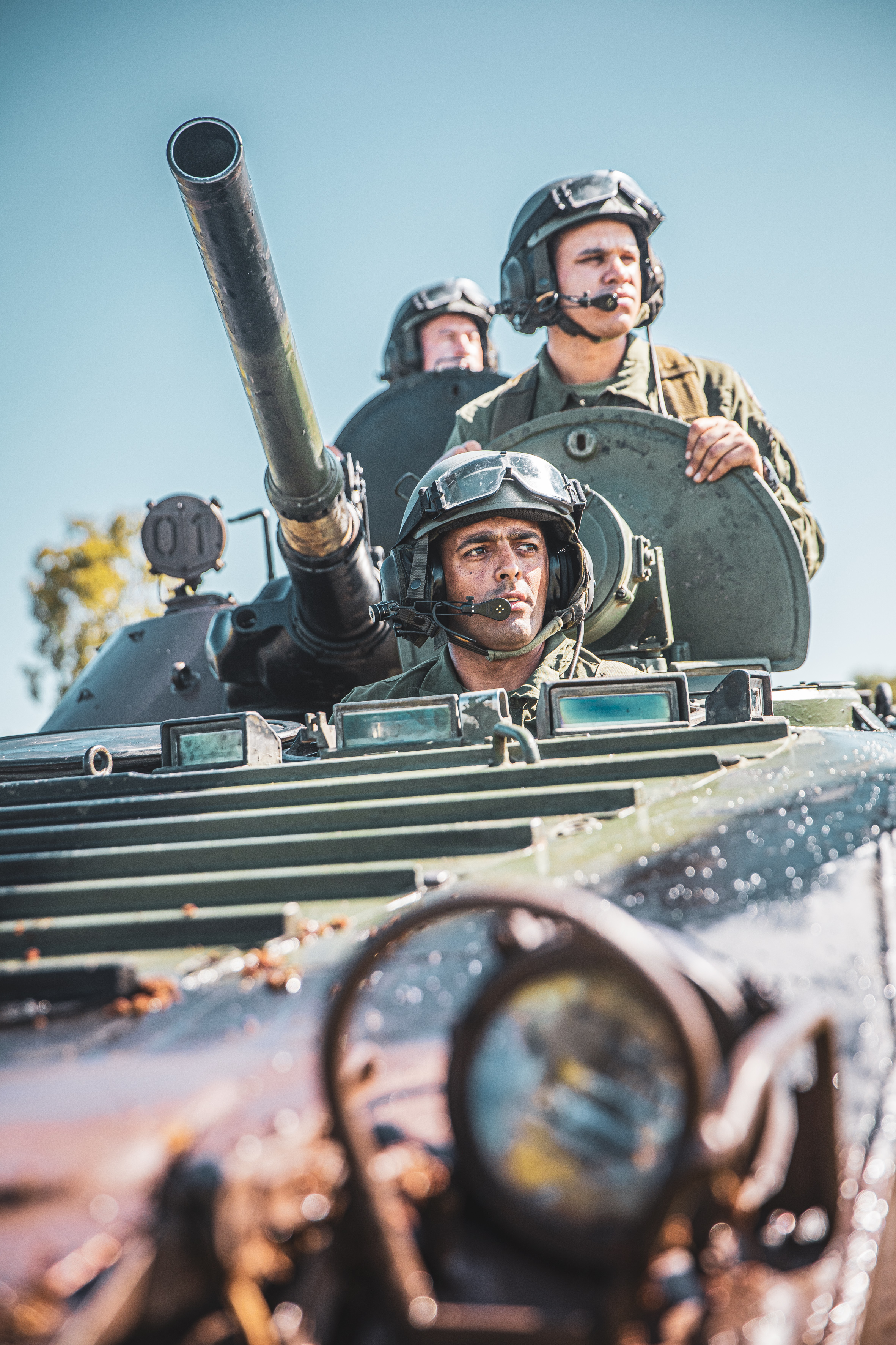 El ejército uruguayo repotenció seis Vehículos de Combate de Infantería (VCI) con motores Scania y, próximamente, sumará otras cuatro unidades.

Los nuevos motores Scania fueron elegidos por la optimización generada en las funciones del vehículo y la disponibilidad de repuestos. A partir de la repotenciación, los VCI disminuyen el consumo de combustible a 4 kilómetros por litro, generan baja emisión de gases de efecto invernadero y reducen la rumorosidad.

Más información en http://www.scania.com/ar/es/tanques-uruguay

#ScaniaUruguay #ScaniaSustentable 
