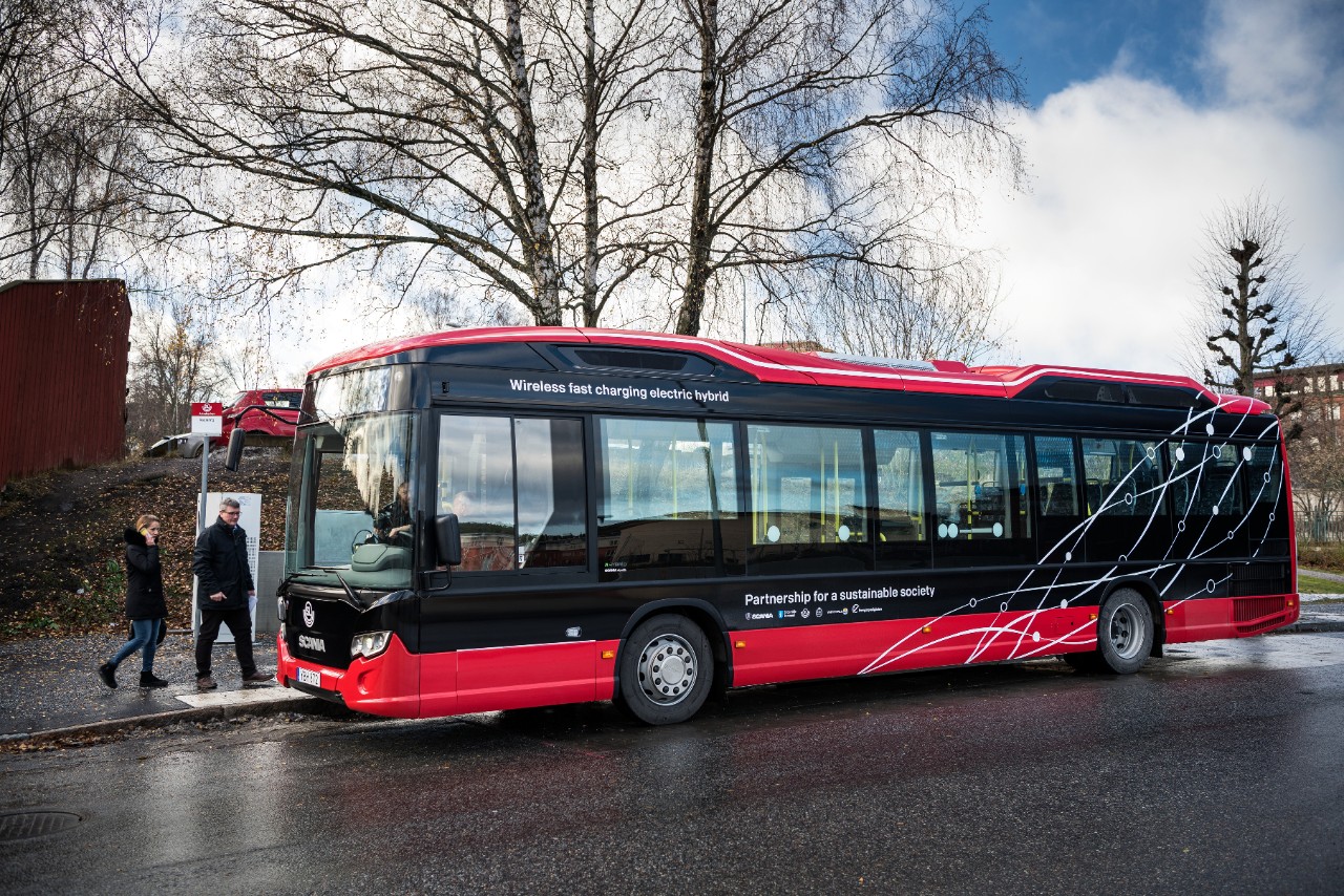 Scania Citywide Electric Hybrid with inductive charger
