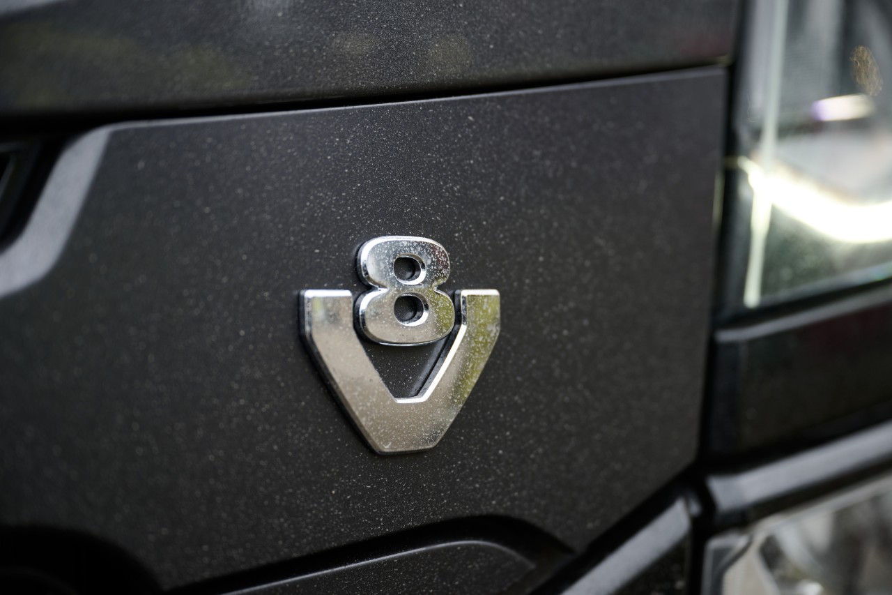 V8 badge