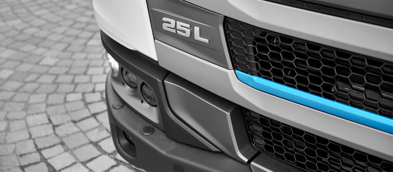 Vooraanzicht elektrische vrachtwagen