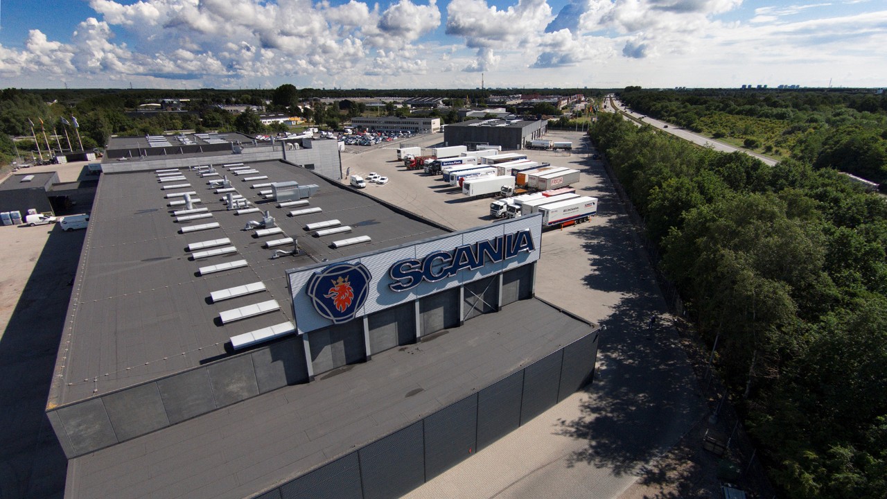 Dronebillede af Scanias lastbilværksted i Ishøj