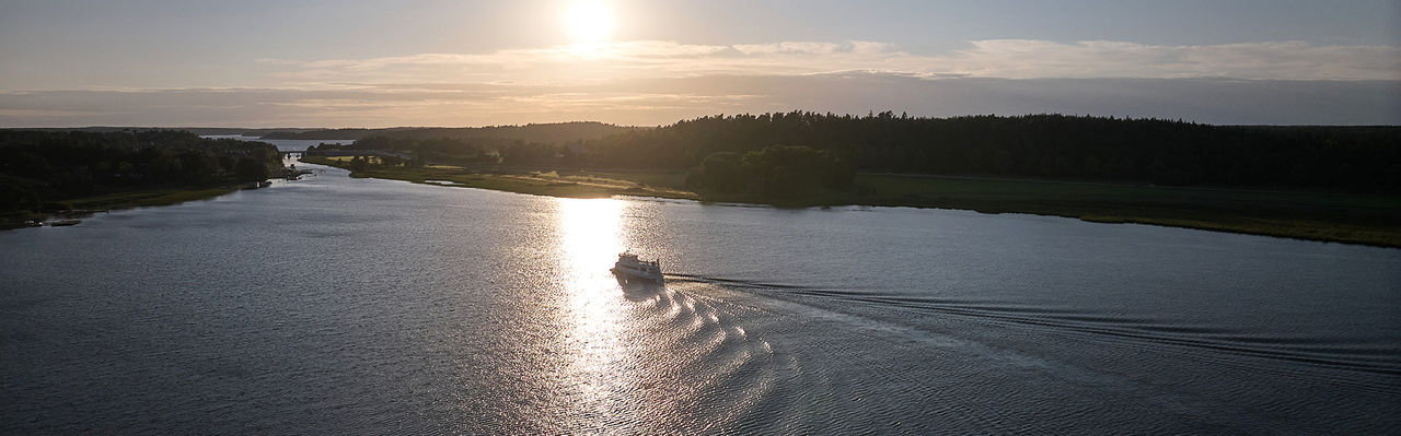 Bateau propulsé par des moteurs marins Scania 