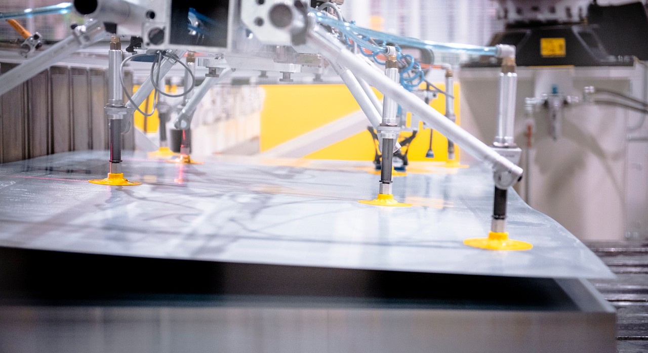 Bild vid en av våra pressar som pressar artiklar till våra hytter