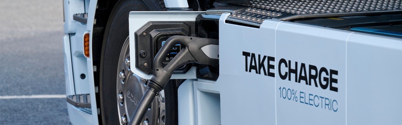 Laddande elfordon från Scania