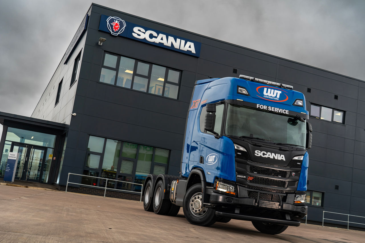 Scania 460 R XT in front of Haydock Preston branch