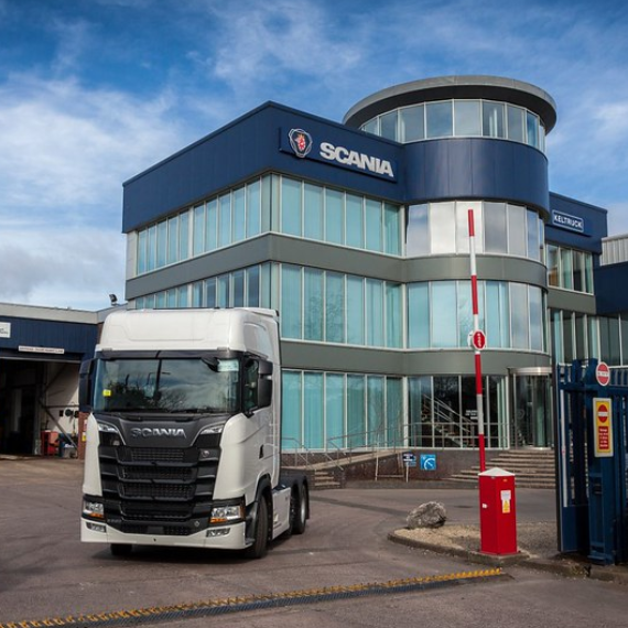 Scania truck in front of Keltruck Franchise branch